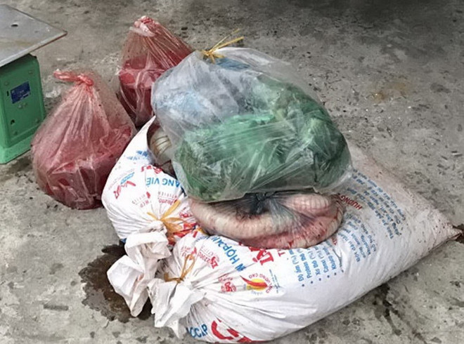 Tang vật một vụ vận chuyển nội tạng động vật không đảm bảo. (Nguồn: TTXVN) Thanh Hóa: Bắt giữ xe vận chuyển 4,5 tấn nội tạng bốc mùi hôi thối ảnh 1