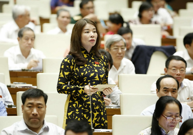 Đại biểu Quốc hội tỉnh Lào Cai Lê Thu Hà phát biểu ý kiến. (Ảnh: Văn Điệp/TTXVN) Đề xuất các giải pháp phát triển kinh tế, bảo đảm an sinh xã hội ảnh 1