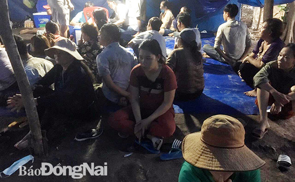 Triệt phá tụ điểm đánh bạc được bao quanh bởi sông nước, đầm lầy ảnh 1