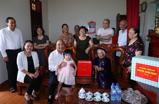 Lần đầu tiên tổ chức gặp mặt đại biểu Mẹ Việt Nam Anh hùng toàn quốc ảnh 1