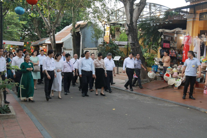 Hoàng Thái tử Nhật Bản và Công nương thăm thành phố Hội An ảnh 1