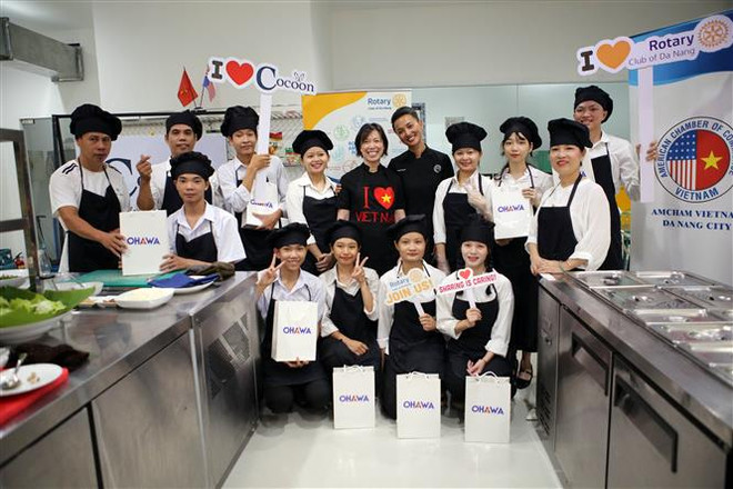 Sứ giả Ẩm thực Hoa Kỳ truyền cảm hứng tích cực cho người khuyết tật ảnh 2