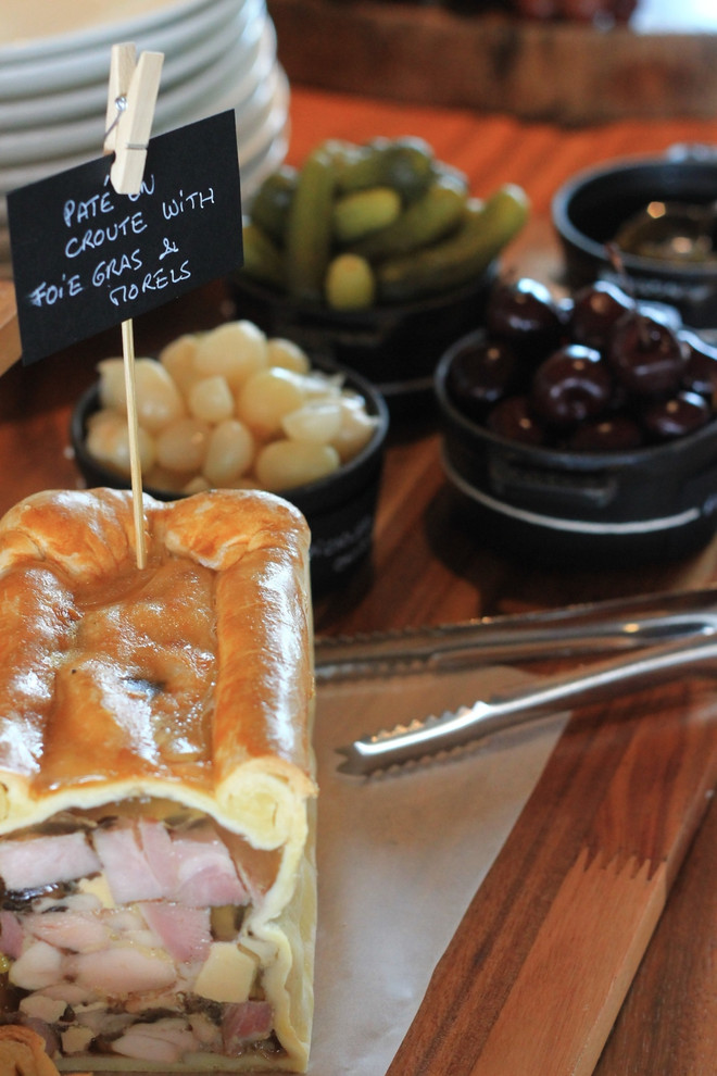 Khám phá nghệ thuật ẩm thực Pháp chính thống giữa lòng Hà Nội ảnh 2