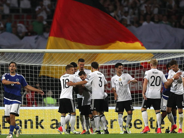 Joachim Löw đang nắm trong tay đội hình B đắt nhất thế giới ảnh 1