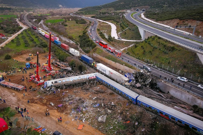 Tiếp tục biểu tình tại Hy Lạp sau vụ tai nạn tàu hỏa kinh hoàng ảnh 1