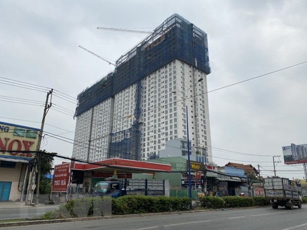 Dự án Roxana Plaza được xây dựng tại vị trí sát cổng chào Bình Dương, phường Vĩnh Phú, thành phố Thuận An. (Ảnh: TTXVN phát) Bình Dương thanh tra chuyên đề trong quy hoạch xây dựng ảnh 1