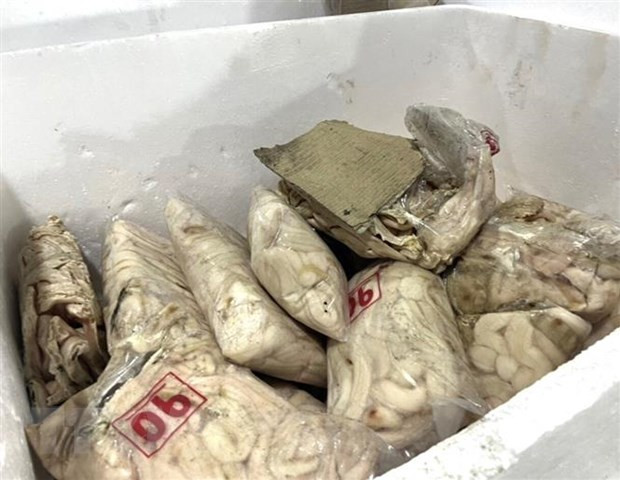 Cần Thơ: Phát hiện 200 kg thịt trâu, bò đông lạnh không rõ xuất xứ ảnh 1