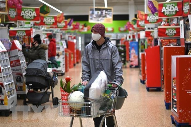 Người dân mua sắm tại một siêu thị ở Đức. (Ảnh: AFP/TTXVN) Cơ quan Thống kê liên bang: Tỷ lệ lạm phát tại Đức giảm ảnh 1