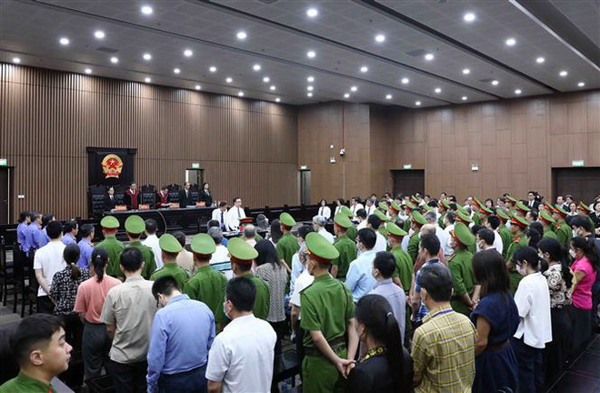 Quang cảnh phiên tòa. (Ảnh: Phạm Kiên/TTXVN) Nhìn lại phiên tòa 'chuyến bay giải cứu': Sáng tỏ và minh bạch ảnh 1