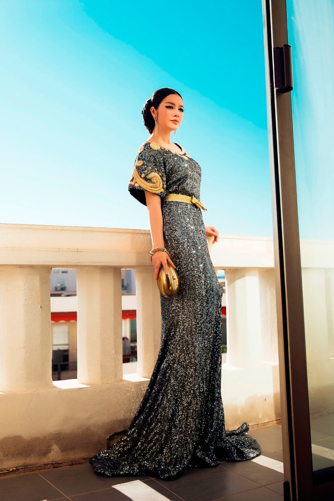 Lý Nhã Kỳ lộng lẫy phong cách Cleopartra trên thảm đỏ Cannes ảnh 2