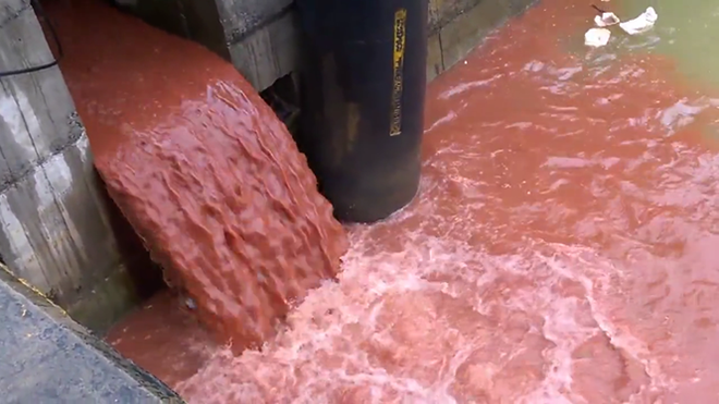 Thực hư video cống xả thải màu đỏ được cho là quay ở Formosa Hà Tĩnh ảnh 1