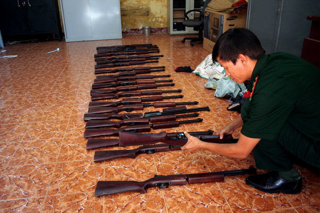 Phát hiện vụ vận chuyển súng hơi trên chuyến bay từ Nga về Nội Bài ảnh 1