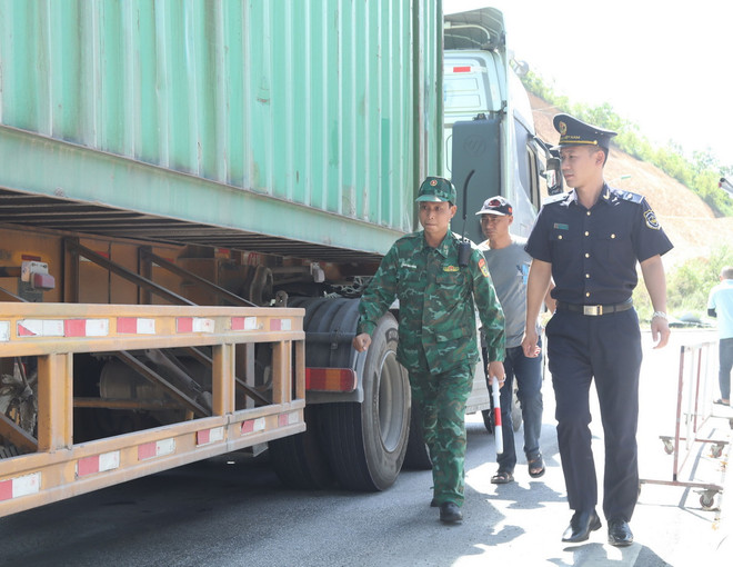 ttxvn_cua khau huu nghi_lang son 2.jpg