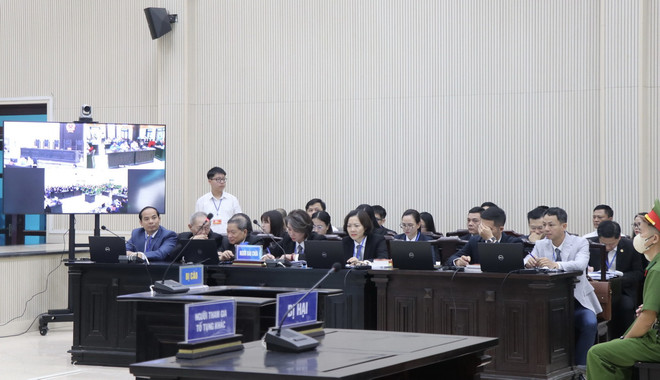 Các luật sư tham gia bào chữa tại phiên tòa sáng 29/10. (Ảnh: Đỗ Huyền/TTXVN) ttxvn_toa an bac ninh AIC 3.jpg