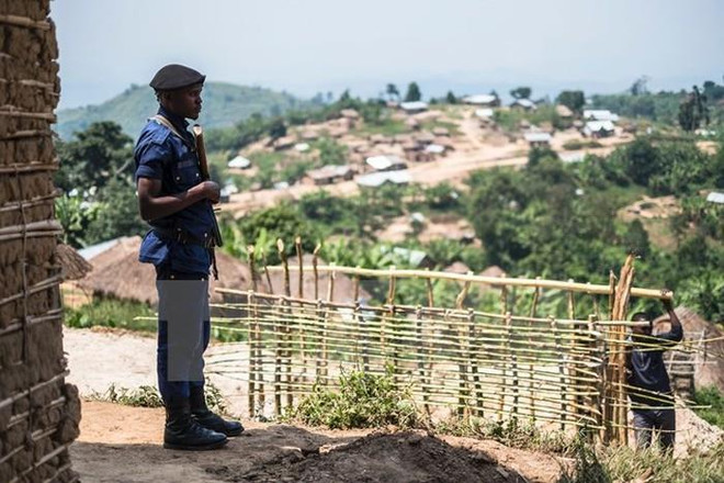 Cảnh sát Congo. (Nguồn: AFP/TTXVN) Bạo lực nổ ra ở Congo khiến ít nhất 50 người thiệt mạng ảnh 1