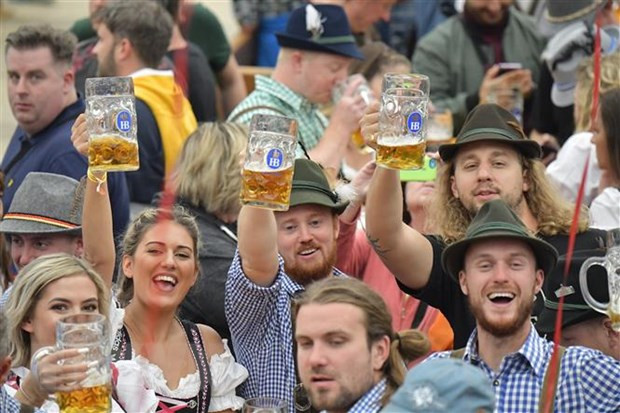 Hàng triệu tín đồ bia Đức chào đón lễ hội Oktoberfest ảnh 1