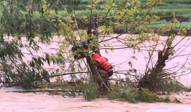 Trận lũ quét kinh hoàng ở Thanh Hóa qua lời kể của các nạn nhân ảnh 2