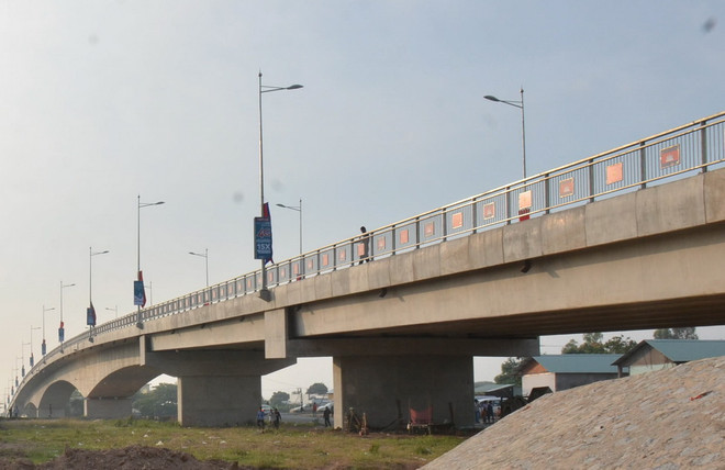 Khánh thành cây cầu biên giới nối các địa phương Việt Nam-Campuchia ảnh 1