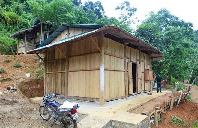 Bàn giao căn nhà mới kiên cố cho một hộ nghèo. (Nguồn: TTXVN) Hơn 13.000 tỷ đồng ủng hộ Quỹ Vì người nghèo trong 3 năm ảnh 1