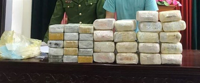 Triệt phá đường dây ma túy lớn, thu 18kg ma túy đá và 30 bánh heroin ảnh 1