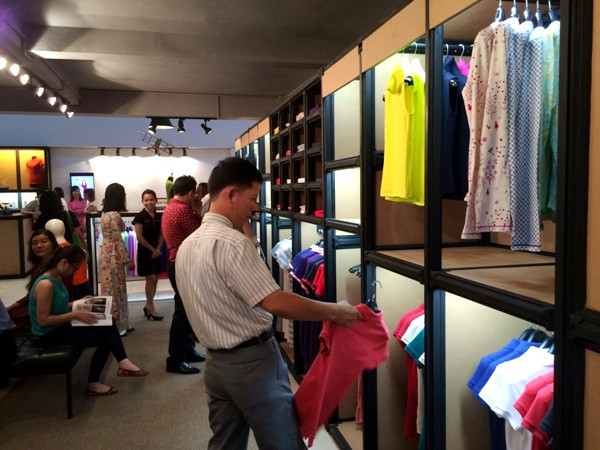 Cựu Thủ tướng Singapore khai trương hiệu thời trang DON ở Hà Nội ảnh 1