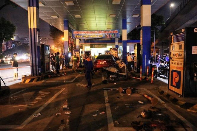 Hà Nội: Khởi tố vụ xe ôtô đâm vào cây xăng khiến 8 người bị thương ảnh 1