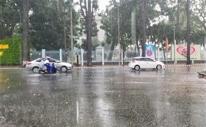 Các khu vực trên cả nước có mưa dông rải rác trong ngày cuối tuần ảnh 1