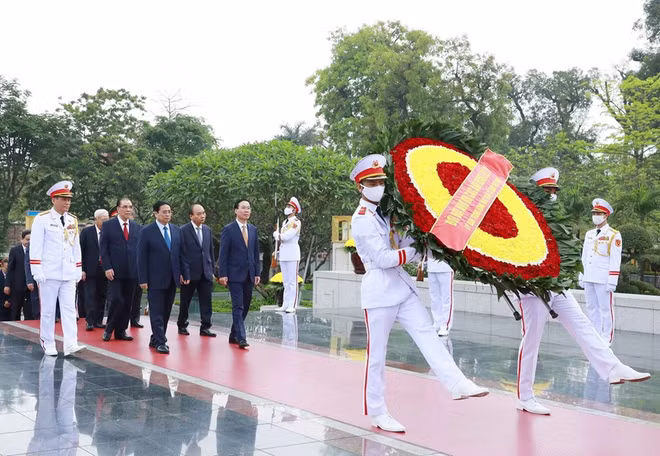Lãnh đạo Đảng, Nhà nước vào Lăng viếng Chủ tịch Hồ Chí Minh ảnh 2