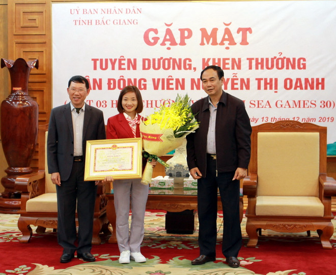 Bắc Giang vinh danh Nguyễn Thị Oanh - người đoạt 3 HCV SEA Games 30 ảnh 1