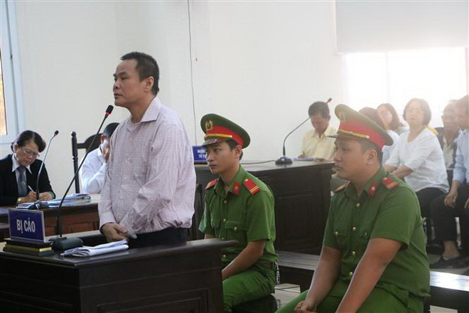 Xét xử nguyên Bí thư Thị ủy Bến Cát: Hoàn thành phần xét hỏi 7 bị cáo ảnh 2