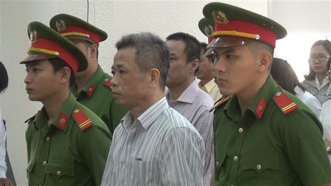 Xét xử nguyên Bí thư Thị ủy Bến Cát: Hoàn thành phần xét hỏi 7 bị cáo ảnh 1