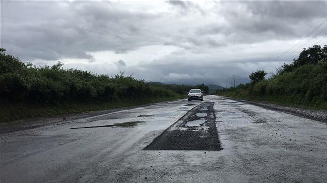 Quốc lộ 27C xuất hiện nhiều 'ổ voi," tiềm ẩn nguy cơ tai nạn ảnh 2