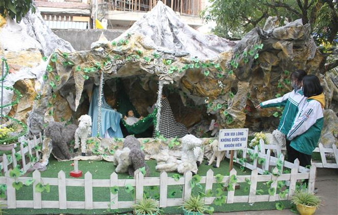 Ninh Bình: Rộn ràng không khí đón Giáng sinh tại Nhà thờ đá Phát Diệm ảnh 2