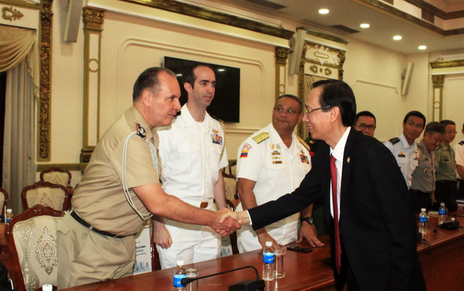 Lãnh đạo TP.HCM tiếp đoàn tùy viên quân sự các nước tại Việt Nam ảnh 1