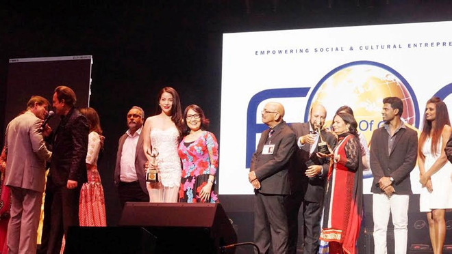 Ngọc Ánh giành giải Nữ diễn viên xuất sắc nhất LHP Thế giới ở Mỹ ảnh 3