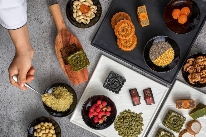 Bánh Trung Thu 2020: Ra mắt món quà dành tặng các 'chiến sĩ áo trắng' ảnh 6