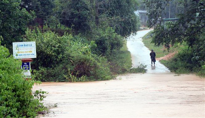 Kon Tum: Ảnh hưởng bão số 9, năm xã của huyện Tu Mơ Rông bị cô lập ảnh 2