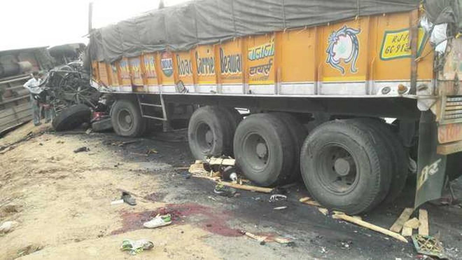 Tai nạn giao thông nghiêm trọng tại Ấn Độ làm 17 người chết ảnh 1