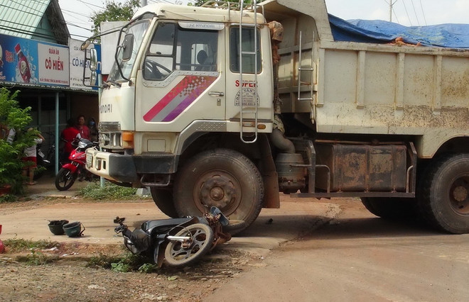 Khởi tố vụ xe ben đâm 4 xe máy khiến thai phụ và con gái tử vong ảnh 1