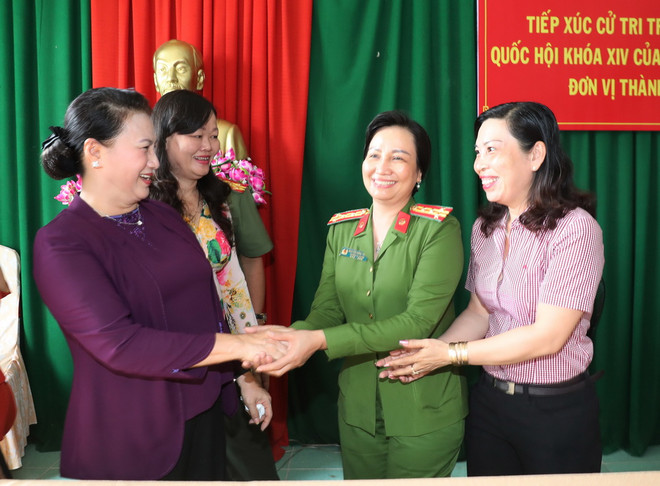 Cần Thơ: Chủ tịch Quốc hội tiếp xúc cử tri tại huyện Phong Điền ảnh 1