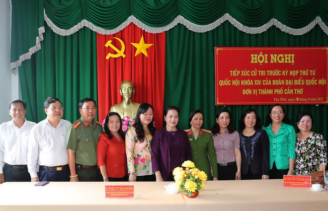 Cần Thơ: Chủ tịch Quốc hội tiếp xúc cử tri tại huyện Phong Điền ảnh 2