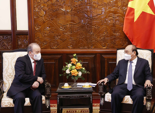 Chủ tịch nước Nguyễn Xuân Phúc tiếp các Đại sứ trình Quốc thư ảnh 4