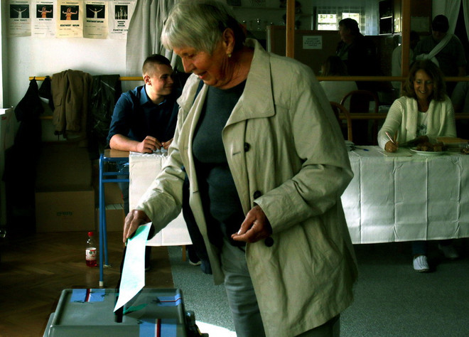 Bầu cử Tổng thống Séc: Khoảng 40% số cử tri đã tham gia bỏ phiếu ảnh 1