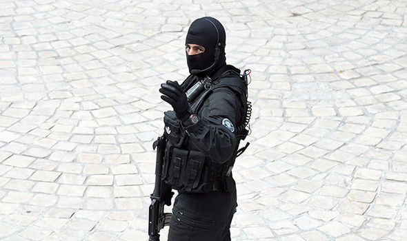 Tấn công bằng dao gần tòa nhà Quốc hội Tunisia, 2 người bị thương ảnh 1