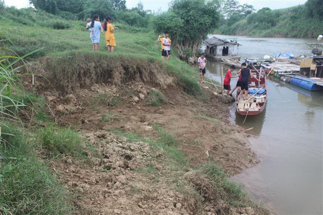 Thanh Hóa: Đê tả sông Bưởi sạt lở nghiêm trọng với chiều dài hơn 1,4km ảnh 1