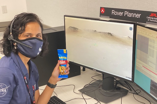 Ngày Quốc tế phụ nữ 8/3: Vươn tới những ngôi sao ảnh 1