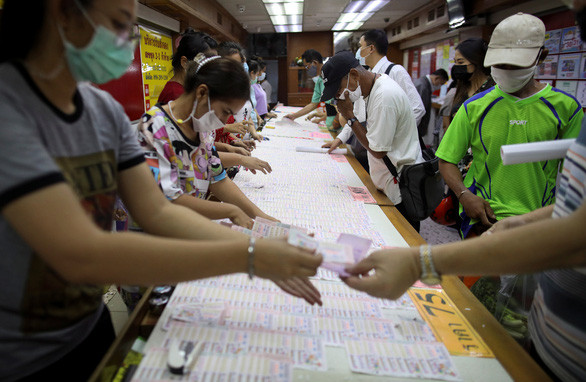 AstraZeneca đồng ý sản xuất vaccine tại nhà máy của Thái Lan ảnh 1