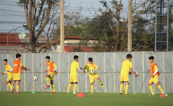 Trung vệ Việt Anh gặp chấn thương trước trận ra quân của U23 Việt Nam ảnh 1