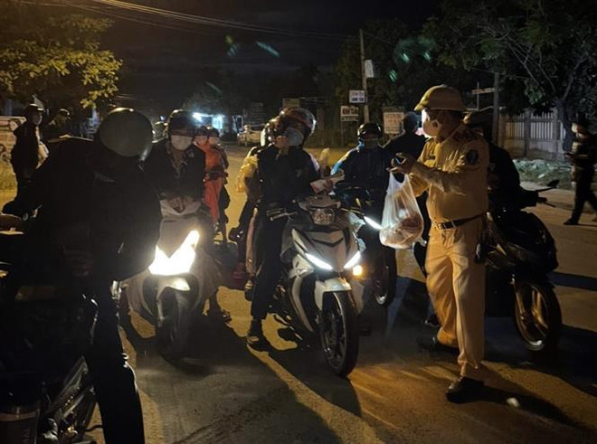 Dịch COVID-19: 'Ai ở đâu, ở đấy' vì an toàn tính mạng của người dân ảnh 2