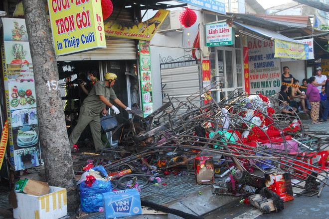 [Photo] Cháy cửa hàng áo cưới khiến một gia đình tử vong ảnh 1